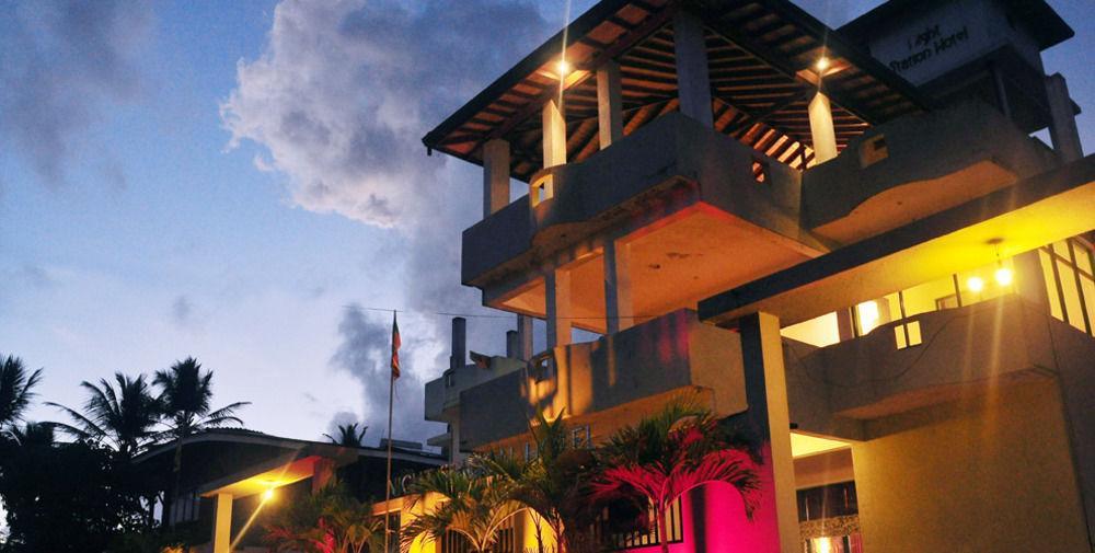 Oyo 290 Night Station Hotel Panadura Exterior photo